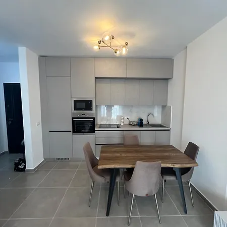 Private Luxury In Lugomare 아파트